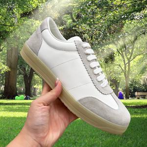 Zapatillas Casuales para Hombre, Estilo Minimalista, con Parte Superior de Cuero y Gamuza Premium, Suela de Goma Translúcida Festoneada, Malla Flexible y Elegante - Product Image 2