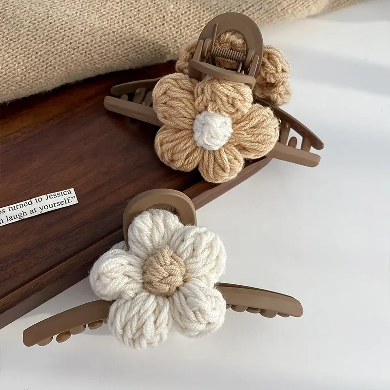 Thanh Lịch Lớn Bện Handmade Tóc Clip Cô Gái Phụ Kiện Lớn Pastel Đan Vải Crochet Daisy Hoa Chéo Tóc Claw Cho Phụ Nữ
