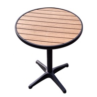 Ensemble de tables et chaises de bar d'extérieur empilables en métal à texture bois, résistant aux UV, pour villas et hôtels modernes, vente en gros sur mesure