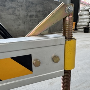 अच्छी कीमत 10 मीटर 5 मीटर 8 मीटर ऊर्ध्वाधर मस्तूल लिफ्ट एल्यूमीनियम मिश्र धातु लिफ्टिंग प्लेटफॉर्म - Product Image 3