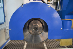 Machine de nesting CNC 1300x2500mm avec <span class=keywords><strong>broche</strong></span> refroidie par air 9KW ATC, scie rotative automatique, table à vide et réducteur japonais pour le bois - Product Image 5