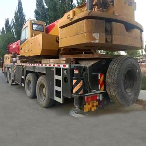 Grúa de Camión Usada SAC800C7, Capacidad de 80 Toneladas, Motor Weichai, Hidráulica Zoomlion, Altura de Elevación de 70M, Bomba, Motorreductor, Rodamiento - Product Image 4