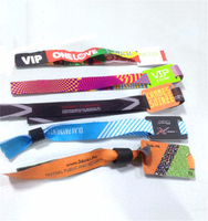 Bracelets tissés RFID personnalisés pour festivals avec mini-étiquette NFC double fréquence, code QR, étanches/résistants aux intempéries, logo personnalisé pour événements