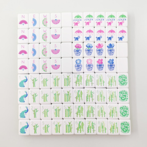 Ensemble de mahjong américain de luxe orange, tuiles en acrylique à 4 couches avec motifs floraux et de masques, jeu de société durable pour adultes - Product Image 6