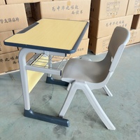 Ensemble de bureaux et chaises scolaires fixes à structure métallique pour salles de classe, durables, pour l'approvisionnement transfrontalier