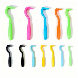 Outil de toilettage pour chiens et chats : Kit démêlant en plastique pour l'élimination des puces et tiques – Vente en gros - Product Image 1