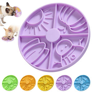 Tapis de léchage pliable en silicone de qualité alimentaire, bol de voyage antidérapant avec design en spirale pour chiens et chats, facile à nettoyer - Product Image 1