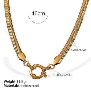 Collar versátil de acero inoxidable con concha de agua dulce, minimalista, de alta gama, para mujer, con cadena de espiga de serpiente. - Product Image 3