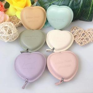 Cinta Métrica Personalizada de Cuero PU Reciclable, Color Rosa, con Forma de Corazón y Logotipo Impreso - Product Image 4