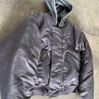 Blouson Bomber Oversize Homme à Capuche Personnalisé Double Couche 560 GSM, Style Streetwear et Varsity, pour l'Hiver et les Activités de Plein Air
