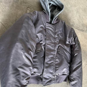 Мужская зимняя куртка-бомбер оверсайз с капюшоном, двойным слоем, плотностью 560 г/м², в стиле пуховика, для уличной моды и активного отдыха - Product Image 2