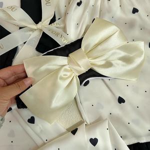 Fabricante Mayorista de <span class=keywords><strong>Pijamas</strong></span> Personalizados para Mujer, Ropa de Dormir Femenina de Lujo, Camisón de Satén, Conjunto de <span class=keywords><strong>Pijamas</strong></span> para Mujer - Product Image 3