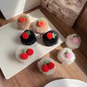 Paquete de un par de pinzas pequeñas de felpa Ximang para niñas, horquillas de cereza para otoño e invierno, pasadores laterales para la frente de niños - Product Image 3