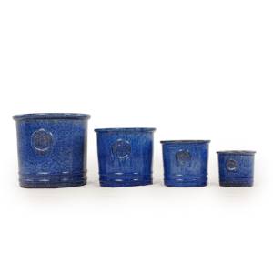 Pot de fleurs en céramique émaillée bleue brillante de style américain, écologique, durable, avec trou de drainage et motif médaillon en relief, pour la maison et l'intérieur - Product Image 5