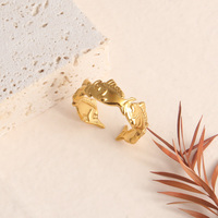 Bijoux d'été en acier inoxydable Vente en gros, plaqué PVD antirouille, style océan, motif poisson, anneau doré ouvert