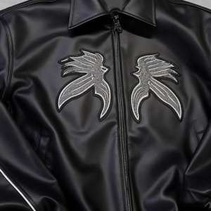 جاكيت بومبر شتوي رجالي للبيع بالجملة بتصميم مخصص، جاكيت جلد عالي الجودة مقاوم للرياح مع ميدالية مطرزة - Product Image 3