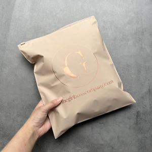 Sac à fermeture éclair beige de haute qualité, sac en plastique opaque givré avec fermeture à glissière, sac d'emballage pour vêtements personnalisé avec logo imprimé - Product Image 5