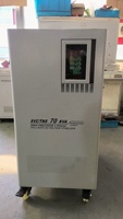 Stabilisateur de tension AC triphasé 30 kVA-80 kVA avec écran LCD, efficacité de 98 %, bobinage en cuivre pour usage industriel (220 V/380 V/400 V)