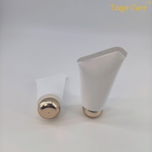 Envase Cosmético de Lujo de 50 ml para Crema de Manos, Tubo Suave Ecológico con Forma de 7 y Tapa Dorada de Rosca - Product Image 4
