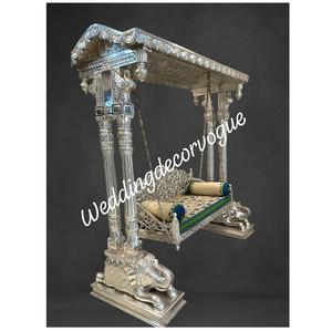 Jhoola de mariage élégant avec des sièges confortables idéal pour la décoration de scène de mariage et la séance photo - Product Image 2