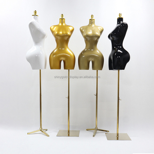 Mannequin femme grande taille blanc, noir et or, courbé, <span class=keywords><strong>pose</strong></span> debout, avec fesses et poitrine généreuses, pour présentation de robes et de vêtements de boutique BBL - Product Image 3