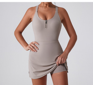 Yarım Fermuarlı, Yuvarlak Yaka, Pedli, Yüksek Destekli Çapraz Sırtlı Tenis Elbisesi, Dahili Güvenlik Şortu, Yan Yırtmaçlı Golf Elbisesi - Product Image 4