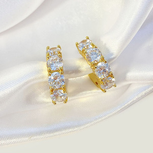 Boucles d'oreilles à clip sans perçage, en laiton plaqué rhodium, personnalisables, multicolores, rondes, entièrement pavées de zircone cubique, pour femme, vente en gros - Product Image 2