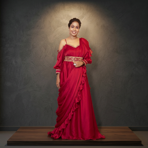 Elegante Vestido Rojo de Crepé con Hombros Descubiertos, Largo hasta el Suelo, con Bordado y Dobladillo con Volantes, Silueta Ajustada para Adultos - Product Image 6