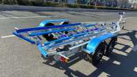Remorque de bateau à essieu tandem en aluminium de style chaud 27ft 2835kgs Poly couchettes avec VIN et DOT pour le chargement des embarcations