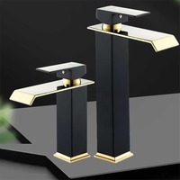 Robinet de lavabo cascade moderne en acier inoxydable or et noir avec capteur sans contact et fonctions d'eau chaude et froide temporisées