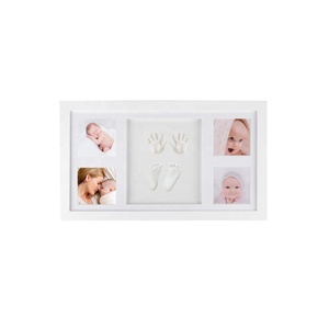 Kit de souvenir empreintes de mains et de pieds de bébé à 4 emplacements, argile à modeler non toxique, impression UV artistique, <span class=keywords><strong>cadre</strong></span> photo en bois personnalisable et tendance - Product Image 1