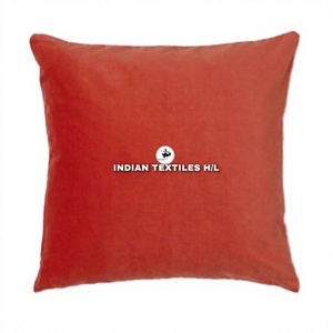 Housse de coussin carrée en velours H/L, style minimaliste, couleur unie, imprimée, lavable, pour la décoration, par Indian Textiles - Product Image 1