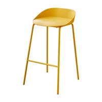 Tabouret de bar moderne en plastique à assise peu profonde, enveloppant entièrement la forme, avec pieds métalliques fins et hauts de couleur assortie, repose-pieds croisé, pour hôtel, cuisine commerciale
