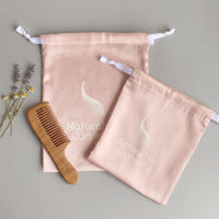 Sac en satin personnalisé avec cordon de serrage, sacs en soie pour perruques et extensions de cheveux naturels avec logo