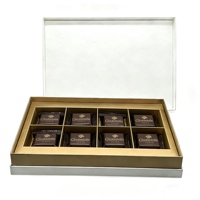Boîte cadeau rigide haut de gamme sur mesure à 8 compartiments avec insert en feuille d'or gaufrée pour l'emballage de chocolats/bonbons de Noël