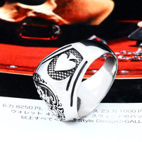 Bague Punk en Acier Inoxydable avec Piques de Poker et Crâne Massif, Style Rétro Gothique pour Hommes, Vente en Gros