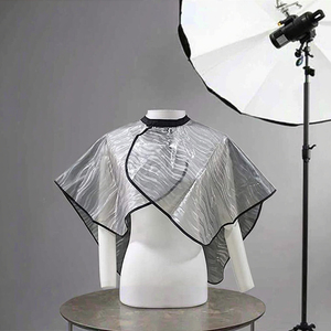 Mantella Impermeabile <span class=keywords><strong>Unisex</strong></span> per Parrucchieri in PVC Corta per Colorazione, Decolorazione, Trucco e Shampoo - Product Image 1