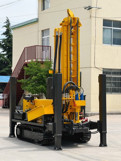 Crawler-Mounted Rotary Drilling Rig DR-213