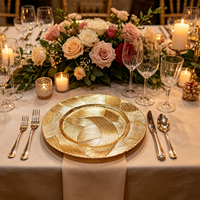 Assiettes de présentation rondes classiques de 13 pouces en plastique PP doré durable et pigmenté pour mariages de luxe, anniversaires, hôtels – Fujian, Chine