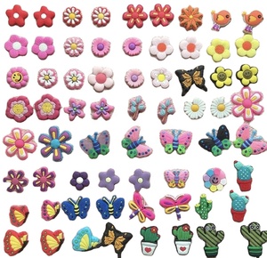 Etichette per Abbigliamento di Buona Qualità, Ecologiche e Durevoli, in PVC con Design Personalizzato di Fiori, Fragole, Coccinelle, Api, Accessori per Scarpe per Bambini Fai-da-Te - Product Image 1