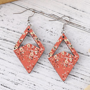 Boucles d'oreilles en bois Boucles d'oreilles pendantes creuses géométriques florales bohèmes pour femmes Uionen 1166 - Product Image 2