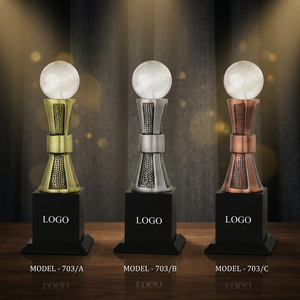 Trofeo Metálico Antiguo con Grabado, Diseño Portátil, Belleza Artística Atemporal - Product Image 2