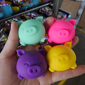 ของเล่นหมูน้อยน่ารัก ขุดดินได้ บีบเล่นได้ บรรเทาความเครียด ให้ความรู้สึกเหมือนดินน้ำมัน รูปทรงการ์ตูนหมู - Product Image 1