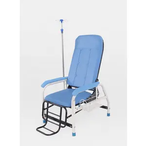 Klinikte hasta infüzyon sandalye bekleyen uzanmış tıbbi transfüzyon sandalye hastane
