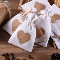 Petite pochette en lin en forme de cœur avec cordon de serrage, sacs d'emballage en lin pour bonbons
