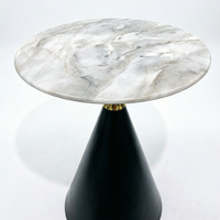 Table de salle à manger contemporaine en pierre frittée noire pour une salle à manger de luxe
