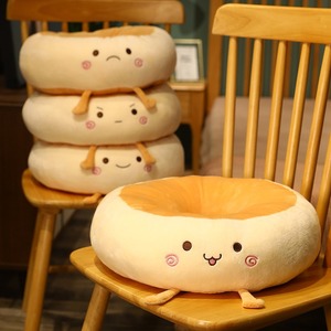 Peluche en forme de pain de dessin animé AMIGO, super douce, 38 cm, décoration de canapé, rembourrage en coton PP, adorable coussin unisexe - Product Image 1