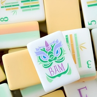Tuiles de Mahjong Américain en Acrylique Jaune pour 4/6 Joueurs, Ensemble Haut de Gamme avec Sac de Rangement en Cristal, Origine Anhui, Cadeau Idéal pour les Jeux d'Échecs