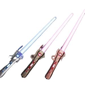 Venta caliente cambio de color duelo sable de luz <span class=keywords><strong>2</strong></span> en 1 espada láser retráctil luz de plástico palo telescópico juguete para niños juguete para adultos - Product Image 1