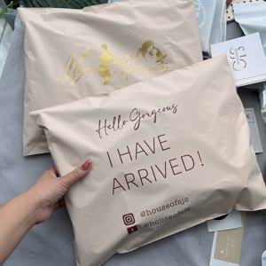 Bolsa de Envío para Bikinis y Pelucas con su Propio Logotipo, Bolsa de Correo Personalizada Biodegradable, Bolsa de Correo Mate Beige de Poliéster - Product Image 1